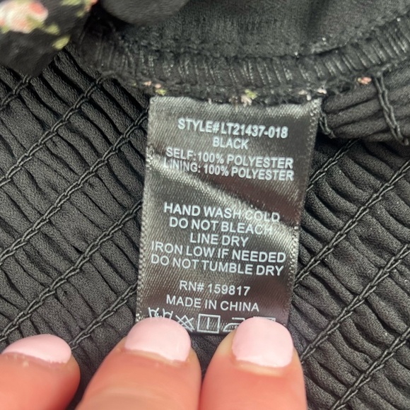 NWT Altar’d State black floral puff sleeve off the shoulder crop top medium - Picture 8 of 8